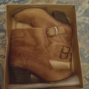 Lucky Brand leather tan booties 10